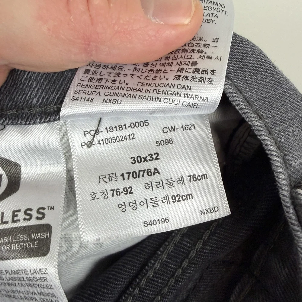 Levi's 541 Jeans Mens 30x30 Gray Athletic Taper Stretch Denim‎ Pants Casual